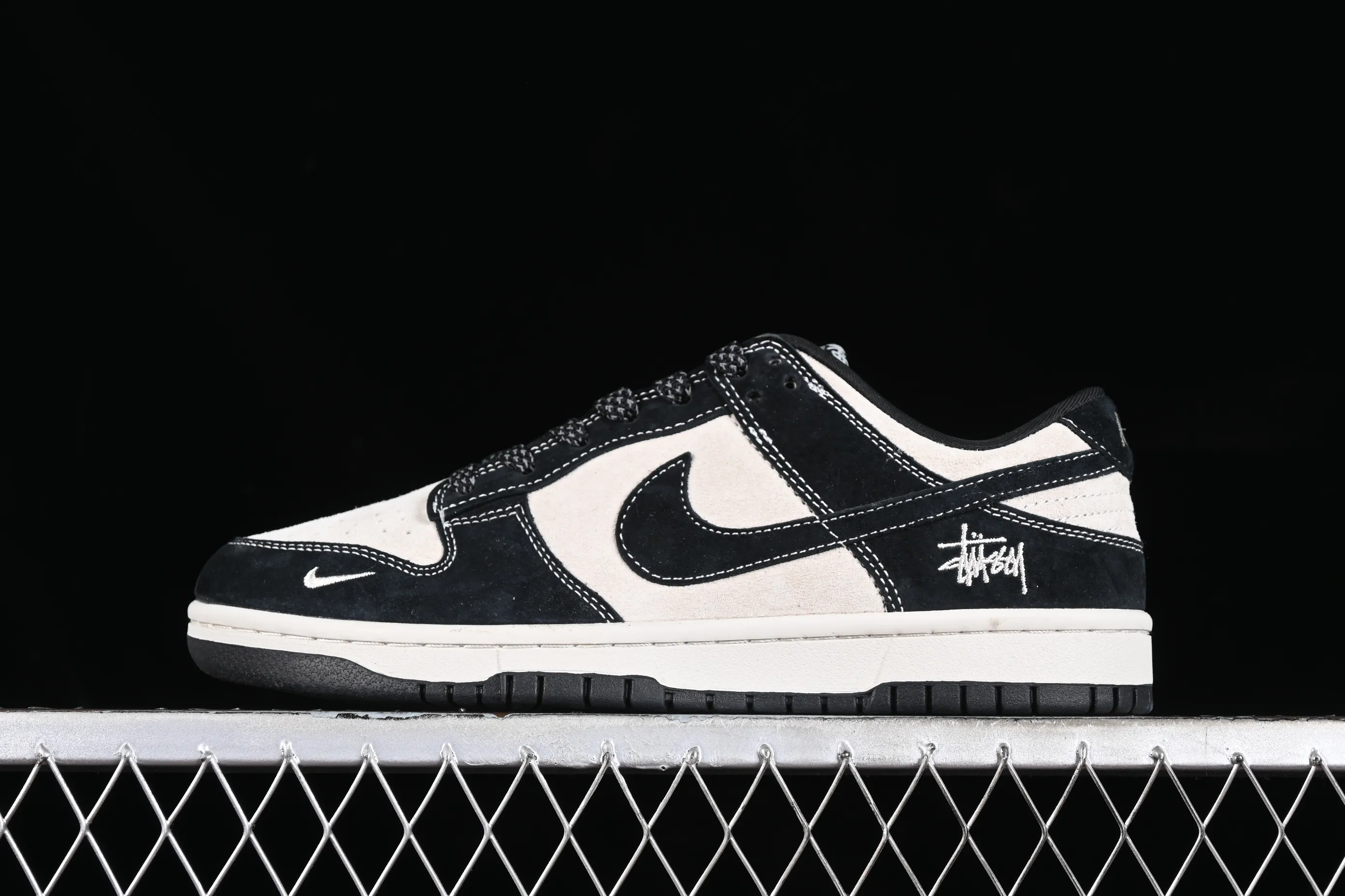 All Categories Nk SB Dunk Series Nk SB Dunk Low High-end Customized Low-top Sneakers Nk SB Dunk Low Stusi Joint-Black Angel Anniversary High-end Customized Low-top Casual Sneakers MZ6357-149